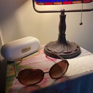 Vintage Chloe Manhattan oversized sunglasses. Model: CL2127 C05 -130.